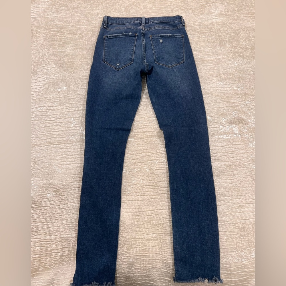 Blue skinny low rise jeans with ripped details